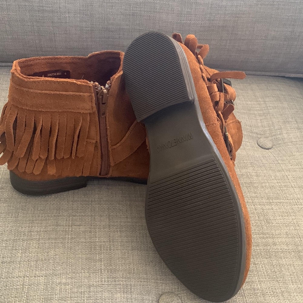 Minnetonka Size 6 Booties. New Without A Box - image 2
